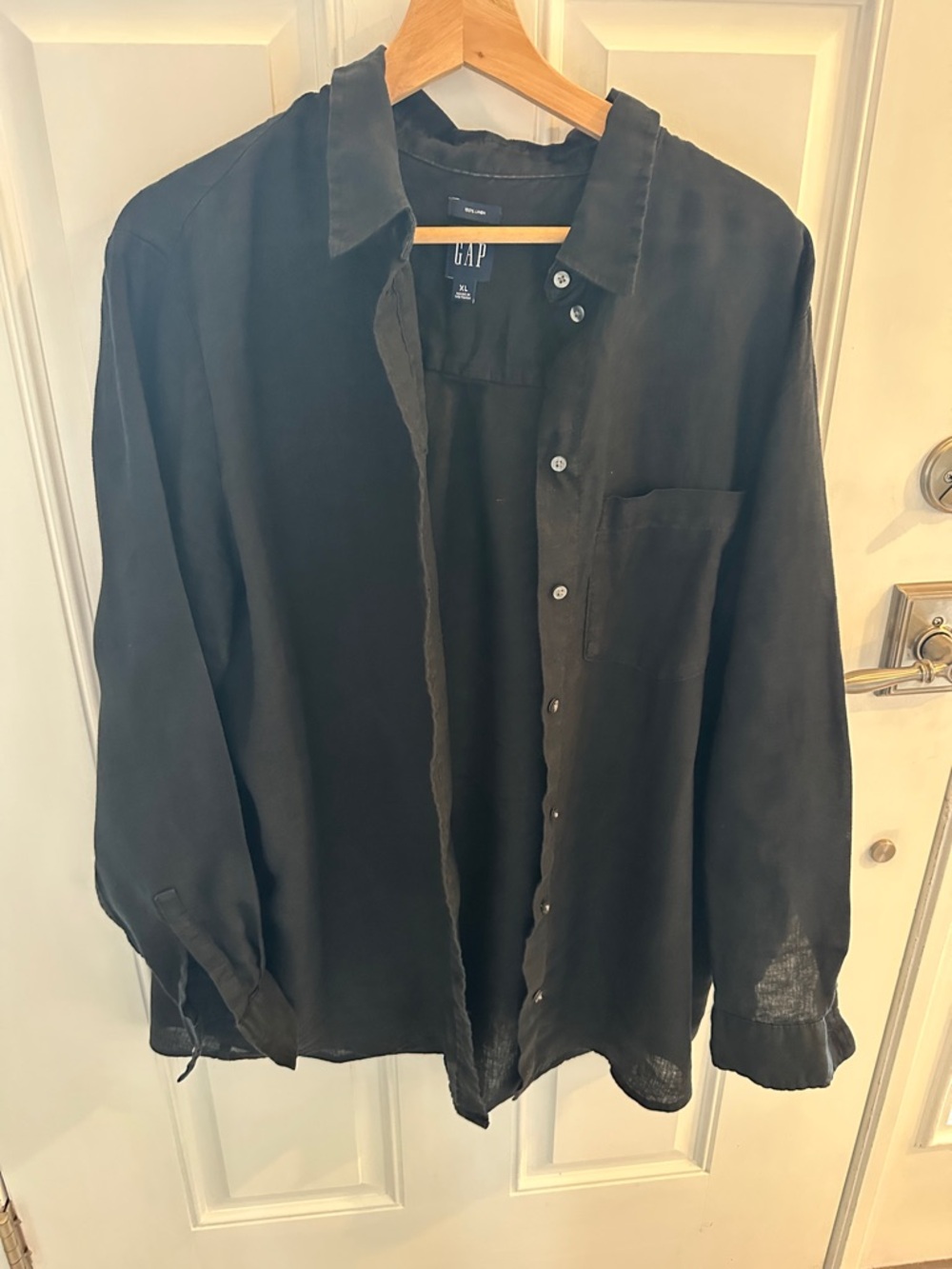 GAP Women’s Black Button-Front Lightweight linen shirt